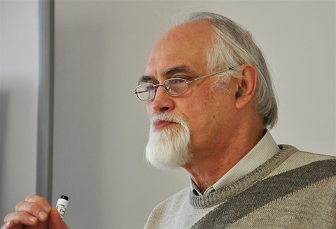 Prof. Dr. Julius Lipner na UHK