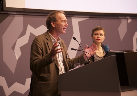 Mysli lokálně, jednej globálně