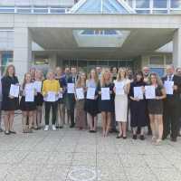 7 nových absolventů oboru Transkulturní komunikace