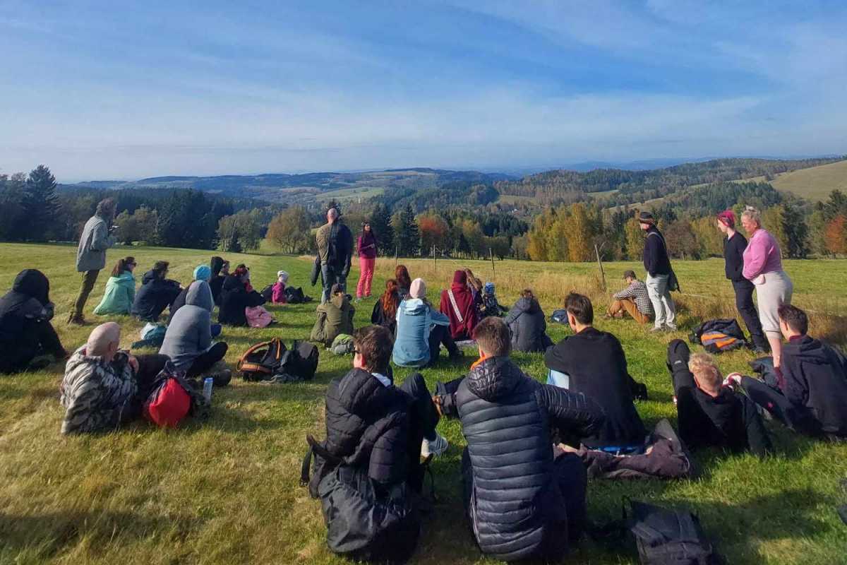 Výlet studentů na chatu Čihalka v Orlických horách
