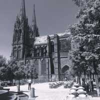 Mluvící kameny aneb cesta ke kořenům propojené Evropy – Dobrodružné putování Františka Burdy s rodinou po Francii