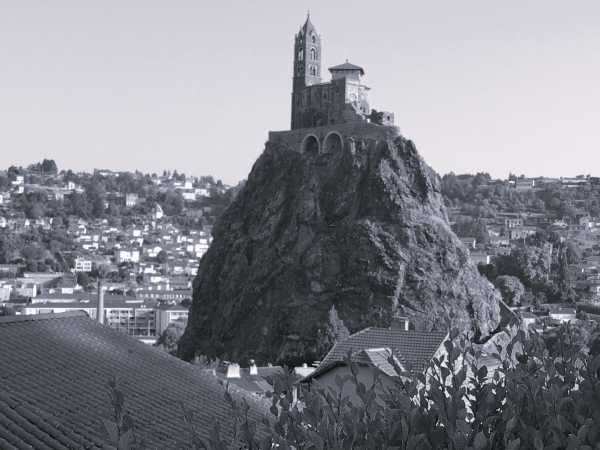 Mluvící kameny aneb cesta ke kořenům propojené Evropy – Dobrodružné putování Františka Burdy s rodinou po Francii