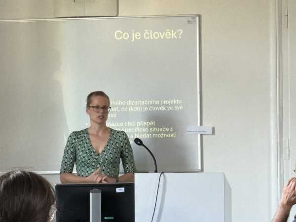 Doktorandky Hana a Kristýna se zúčastnily konference Perspektivy myšlení v Olomouci