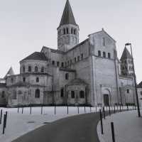 Talking Stones or the Path to the Roots of a Connected Europe – František Burda’s Adventurous Journey with His Family through France