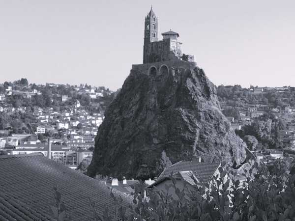 Talking Stones or the Path to the Roots of a Connected Europe – František Burda’s Adventurous Journey with His Family through France