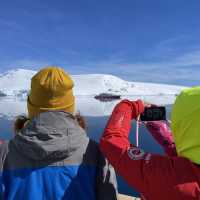 Zdenka Sokolíčková is currently conducting fieldwork in Antarctica