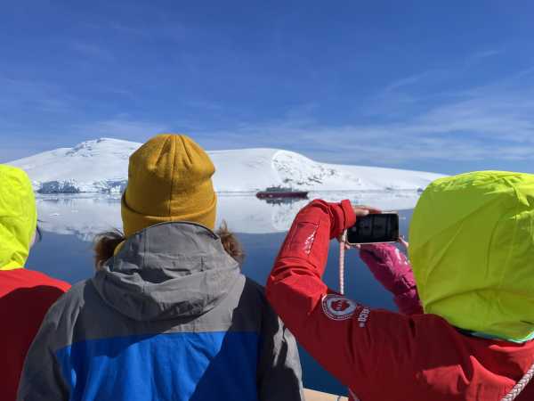Zdenka Sokolíčková is currently conducting fieldwork in Antarctica