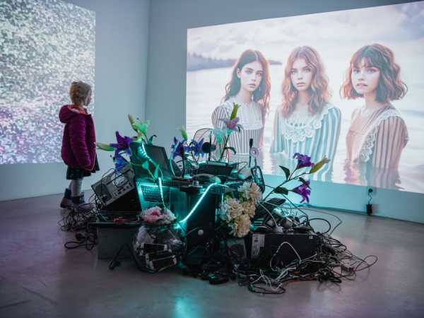 Rozhovor s naším doktorandem Petrem Marešem v Salónkách o výstavě AI Oraculum