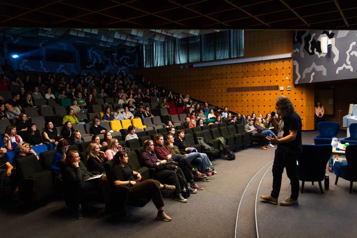  Jako pěst na oko: co skrývá vizuální smog? – report z veřejné diskuze
